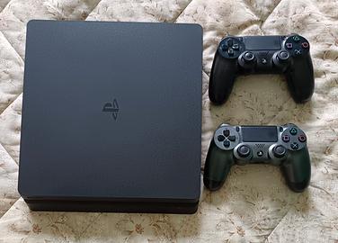 PS4 SLIM 500GB CON 2 CONTROLLER E 5 GIOCHI 