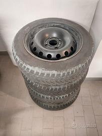 Gomme 4 stagioni 155/65 R14.
