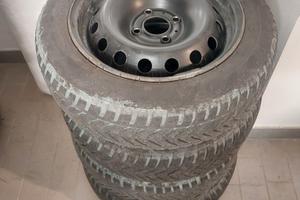 Gomme 4 stagioni 155/65 R14.