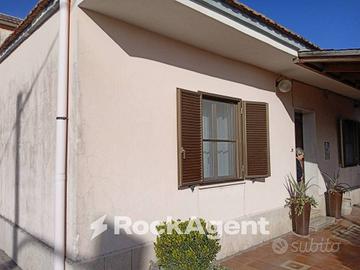 IMMOBILE CON DUE UNITA' ABITATIVE GIARDINO ESCLUSI