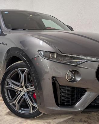 Maserati levante granaport 250 CV