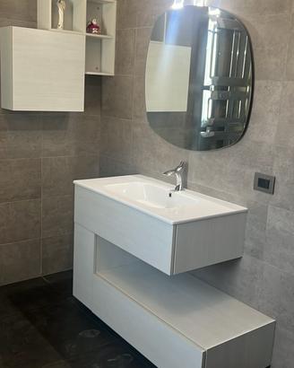 Bagno mobile sanitari termosifone e doccia