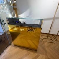 ARREDAMENTO NEGOZIO COMPLETO COLORE ORO