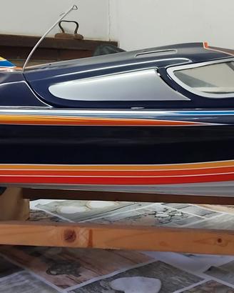 Barca radiocomandata a scoppio