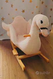 Cavallo a dondolo in legno cigno peluche