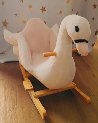 Cavallo a dondolo in legno cigno peluche