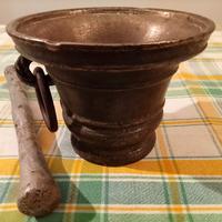 Mortaio in bronzo e pestello in ferro 
