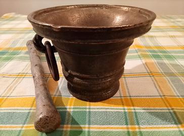Mortaio in bronzo e pestello in ferro 