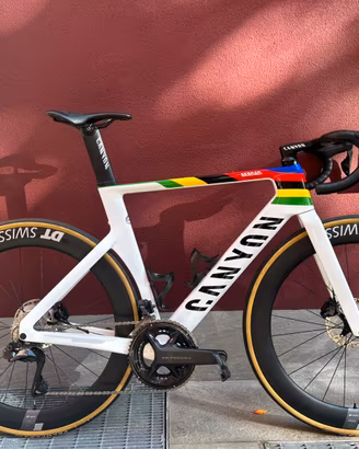 Canyon Aeroad  CF SLX 8 colorazione MVDP