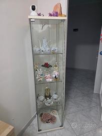 Vetrinetta ikea con ripiani interni