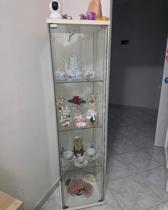 Vetrinetta ikea con ripiani interni