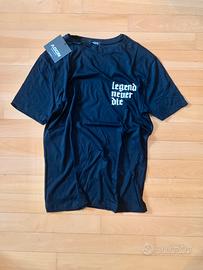 T-shirt nuova con cartellino