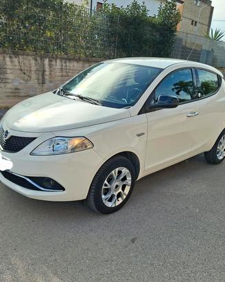 lancia ypsilon 2016