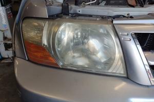 Proiettore destro MITSUBISHI PAJERO del 2005