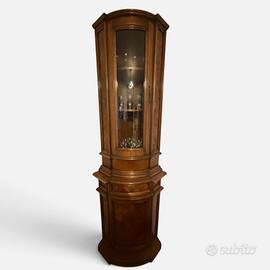 Vetrina angolare classica in legno, componibile.