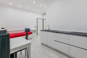 Ampio monolocale arredato