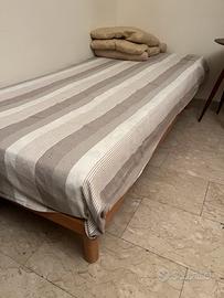 letto singolo in legno