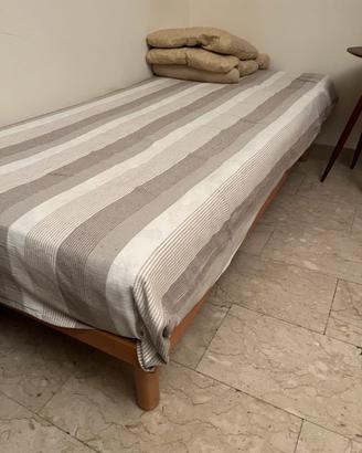 letto singolo in legno