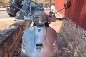 Vespa Gts 250