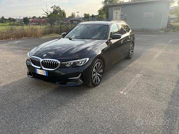 Bmw 318 mhev modello Luxury