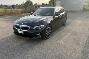 Bmw 318 mhev modello Luxury