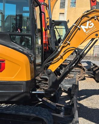 escavatore sany sy35u