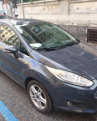 Ford fiesta camb. Automat .prezzo è compreso pass.