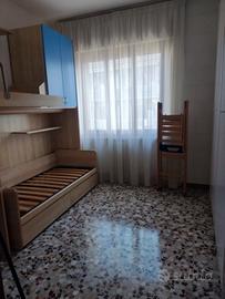 Cameretta con letto a castello già smontata