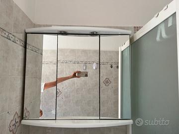 Pensile  bagno specchio e faretti