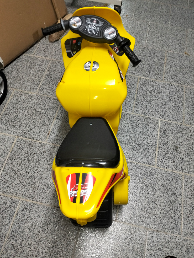 Moto cavalcabile per bambini gialla - Mazzeo Giocattoli