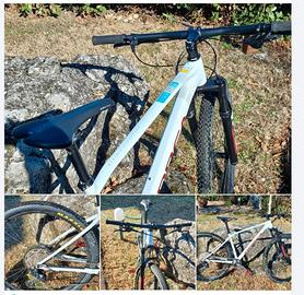 Mountain bike Orbea Alba H30 2022