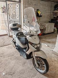 Beverly 200 anno 2002