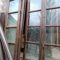 vecchia finestra in larice 