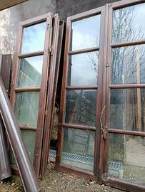 vecchia finestra in larice 