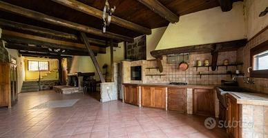 Appartamento di 120 m² con più di 5 locali a Vitor