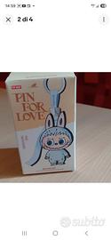 Pop Mart Labubu Pin for Love,Nuovo blind box