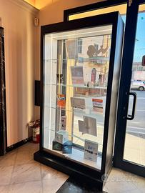 Vetrina  fatta su misura con led integrato