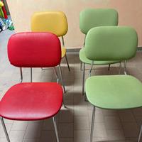 4 sedie di diversi colori