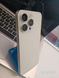 Iphone 15pro max 256gb batteria 83% 520€