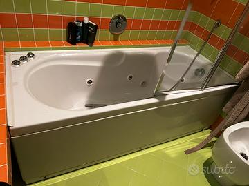 Vasca da bagno idromassaggio