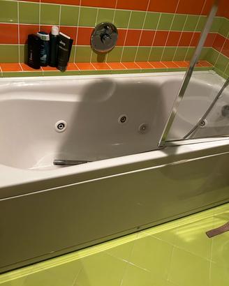 Vasca da bagno idromassaggio