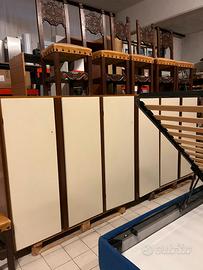 armadio composto da tre moduli