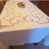 Tovaglia ricamo ad intaglio 
