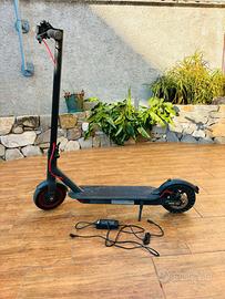 Monopattino Xiaomi Mi Scooter Essential Pro 2