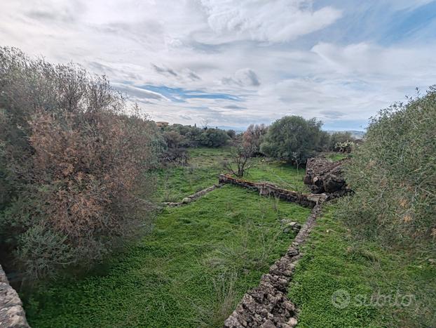 Terreno agricolo con fabbricati a Paternò