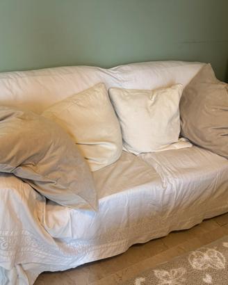 Divano Ektorp due posti bianco con puff abbinato