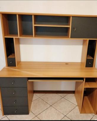 Scrivania in legno 