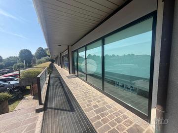 NEGOZIO A DESENZANO DEL GARDA