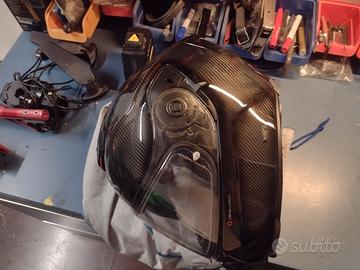 Casco fibra di carbonio