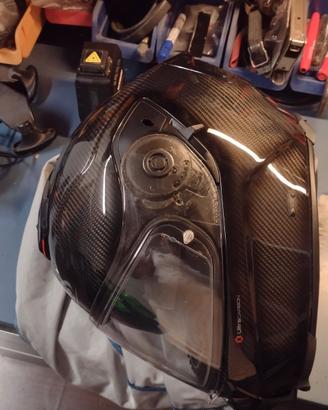 Casco fibra di carbonio